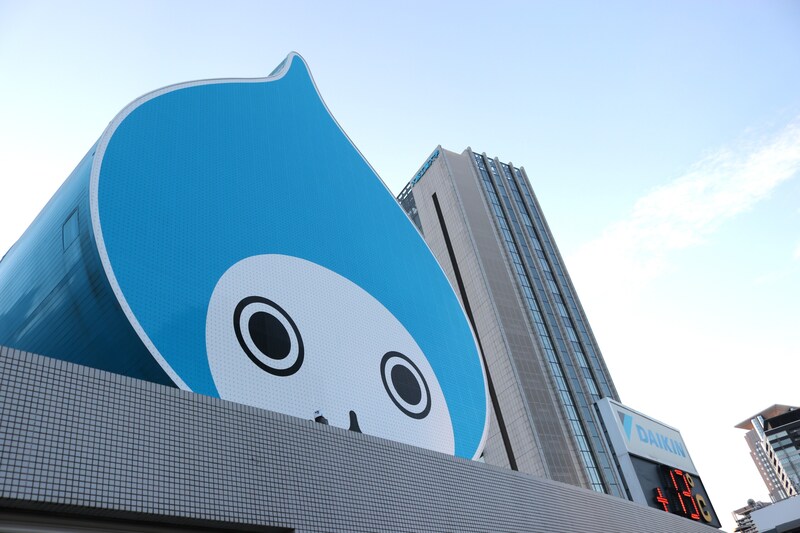 大阪・梅田の人気看板「大ぴちょんくん」内部初公開！　表情をコントロールする“心臓部”も