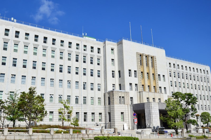 路上で『女子高生にわいせつ行為』、【女性の下着・10回以上盗撮】など…　「大阪府教職員18人」処分