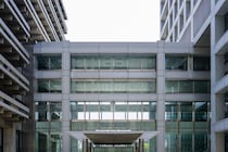 女性に『性行為』強要　県立高校教諭(37)逮捕　教諭は「(被害女性に)1回だけ辛抱せいや！」