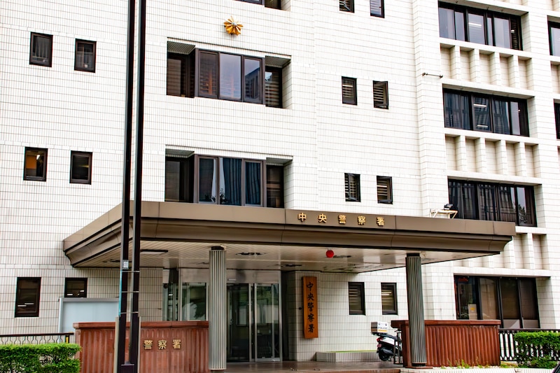 【女性警察官】に『7分間・股間押し付け』　市立中学校教師(44)逮捕　教師は「容疑否認中」