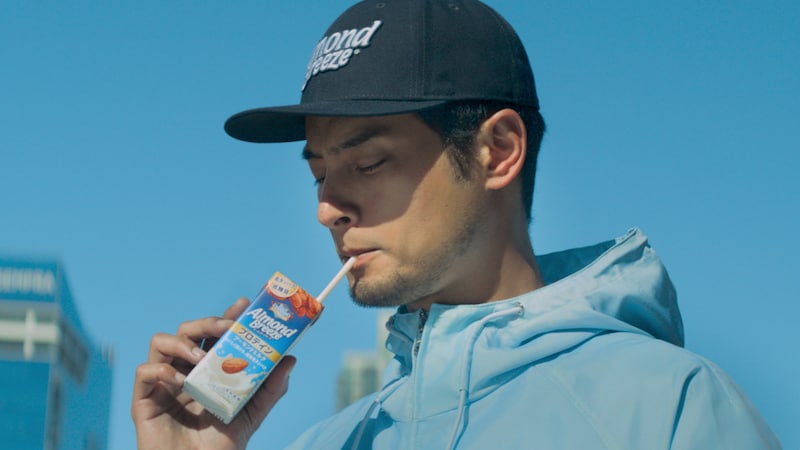 ダルビッシュ有、12年愛飲の「アーモンド・ブリーズ」新CM出演 プロテイン新商品も登場、4月14日から全国放映