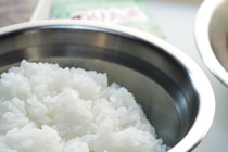 【学校給食】で『72人発症』　「ノロウイルス」集団食中毒　【調理スタッフや施設】からもウイルス検出…
