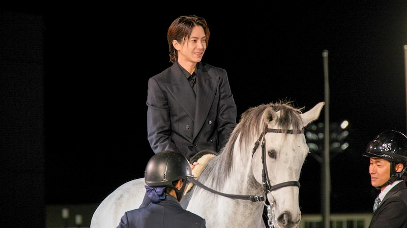 【山下智久】オフィシャルアンバサダー就任！　『船橋競馬』新TVCM＆メイキング公開！！　スタッフからは「白馬の王子様みたい…」