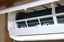 梅雨の天敵“エアコンのニオイ” 7割以上が「対策なし」の実態、6月末の「半晦日小掃除」がトレンドに？