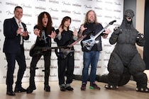 「FENDER EXPERIENCE 2025」開幕直前イベントでゴジラとのコラボギターが初お披露目