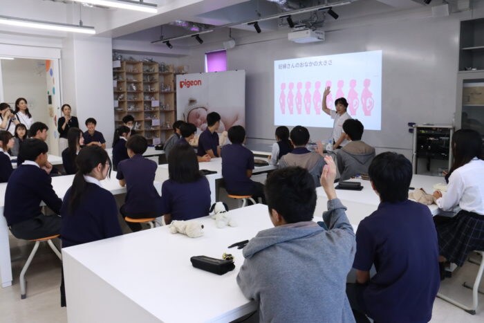 育児の早期教育で中学生に赤ちゃんを知る機会を！ピジョンが「赤ちゃんを知る授業」特別版を開催