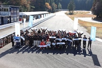 「BIGLOBE」プロドライバーによるリアルサーキット走行・ドライビングシミュレーターの体験イベントを開催