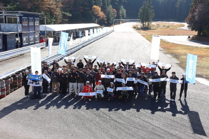 「BIGLOBE」プロドライバーによるリアルサーキット走行・ドライビングシミュレーターの体験イベントを開催