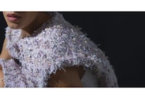 「EAUVIRE」2026年プレスプリングコレクションよりピンクリボンツィードが登場