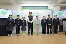 伊集院光・尾木直樹(尾木ママ)が「本が心を育てる」をテーマに特別授業！足立区立第十三中学校で読み聞かせと交流