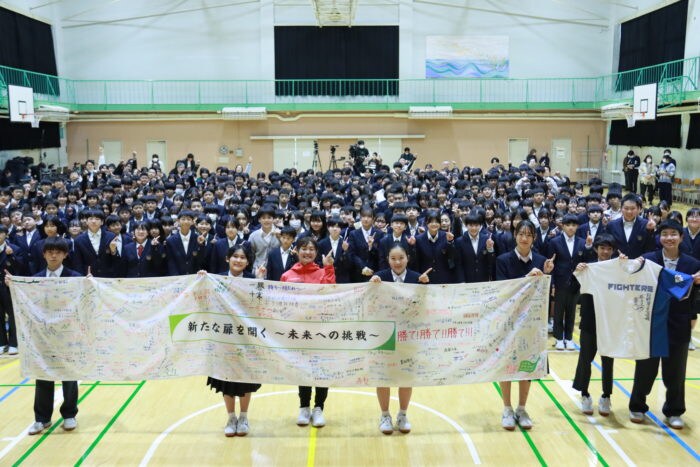 谷真海・栗山英樹による「こどもスマイルムーブメント」特別授業が都内の中学校で開催!