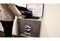 青山商事が店頭で回収したスーツ(裏地など)のポリエステルを再利用した「ウエアシフトスーツ」を発売