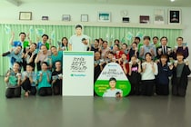 新学期の部活生を「食」で応援！ファミリーマートが日本女子体育大学附属二階堂高等学校ダンス部へおむすびを差し入れ