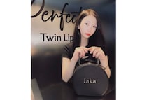 これ1本で韓国っぽ唇♡Laka話題の新作ツインリップレビュー