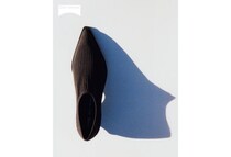 CAMPER × ISSEY MIYAKE」新たなシューズ“Anna”をローンチ