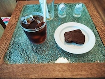 後味すっきりアイスコーヒーと濃厚チョコレートケーキが美味しい!~『Sevendays　Coffee』大崎市古川~