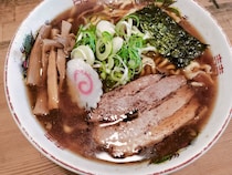 行列が出来るラーメン屋を実食！あっさり黒醤油ラーメンが絶品だった!『麺屋　奏』~大崎市古川~