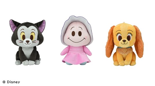 ディズニー作品で人気の3キャラクターが、ほんのり頬を染めてちょこんとおすわり！