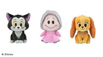 ディズニー作品で人気の3キャラクターが、ほんのり頬を染めてちょこんとおすわり！
