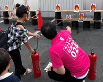 【イベント開催レポート】家族葬のファミーユが『親子で参加できる体験型防災イベント』を開催～水消火器的当てゲームやワークショップで楽しみながら防災知識を学ぶ～