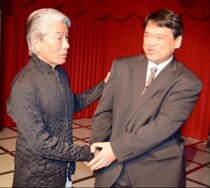 アクション界のレジェンド倉田保昭、パワー系アクション俳優の先駆者・大東賢と久々再会