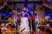 「ブロスタ 世界一決定戦2025」日本のCrazy Raccoonが激闘を制し世界チャンピオンに