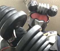 昭和の泥臭いアクション映画が2050年の社会問題を斬る！パワー系アクション俳優の唯一無二の先駆者・大東賢監督作品アクション映画「～運送ドラゴン～パワード人間バトルクーリエ」