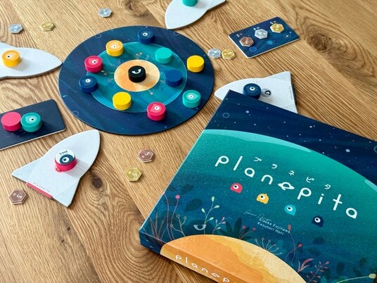 【全国で一般発売】磁石で「ピタッ」とくっつく快感！宇宙カーリングボードゲーム『プラネピタ』