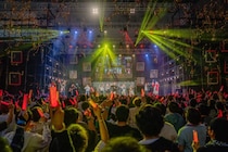 ＜ライブレポート＞超満員の会場は大熱狂！アーケード音ゲー4社 夢の競演ライブ「AMUSEMENT MUSIC FES 2025」