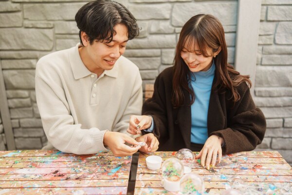 ぽかぽかの客室で広がる小さなドラゴンクエストの世界。 “お部屋でできるクラフト体験”がこの冬、サービス開始- スノードーム制作・スライム＆ドラキー色塗り体験を好きな時間に -