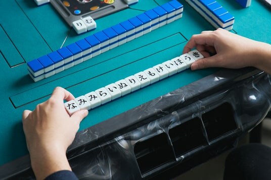 【新発売】前作は9時間で完売した麻雀風ゲーム「ひらがじゃん」の新作！自動雀卓でも使用できる「プロ版」がMakuakeで登場！