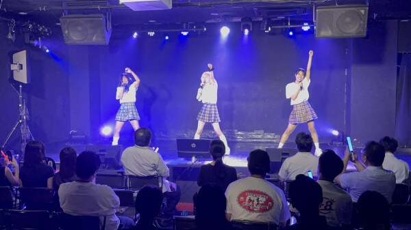 キッチンカーアイドル「+8 Tasu-hachi」 初ライブで新メンバー「如月紫愛」加入を発表! 3人体制となり新曲「Fight!」を初披露