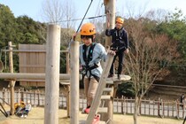 ニジゲンノモリ「クレヨンしんちゃんアドベンチャーパーク」 キミはこの挑戦をクリアできるのか！？「アッパレ！戦国大冒険！」足軽（中級）コース 2026年1月17日（土）リニューアル！