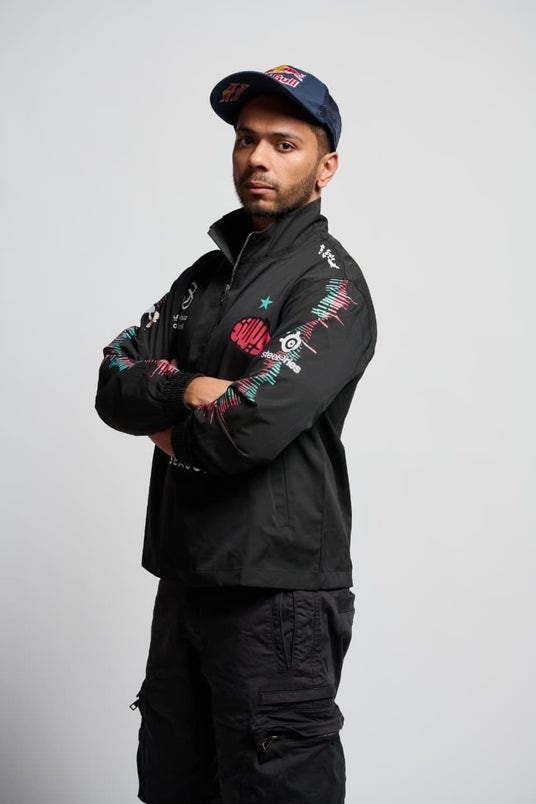 戦いの拠点を本格的に日本にするために来日。同時にグローバルエージェンシー株式会社と複数提携契約を締結。