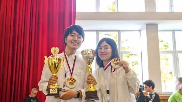 連珠名人・神谷俊介vs挑戦者・汪清清。史上初、日本一を懸けた「夫婦での名人戦」が実現！世界を震わせた奇跡の軌跡を、広告なしのメディア「NEXT STORIES」が独占インタビューで公開！