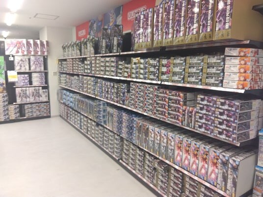 秋葉原発のホビーショップが松戸に誕生！トレカ・ガンプラ・ホビーが充実！32席のトレカ対戦スペース完備。「まちキャラ松戸店」が3／7（土）グランドオープン！