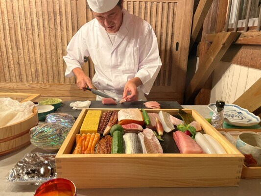 【人混み疲れに悩む大人世代の88%が熱望】訪日客が「和のベルサイユ宮殿」と絶賛する、築150年の貸切醤油蔵『迎賓蔵ダイニング』が小豆島で本格始動