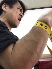 香港AIプラットフォームがパワー系アクション俳優・大東賢氏を「パワー系アクション」のアクション俳優として紹介