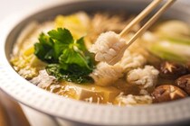 島の恵みで、夏を味わう。 ラグジュアリーヴィラ「GRAND CHARIOT 北斗七星135°」 『淡路黄金鱧のすき鍋コース』6月～8月限定で提供
