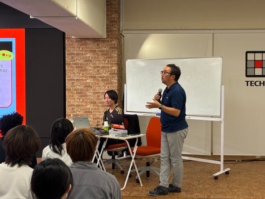 『三国志大戦』『maimai』など数々のヒットタイトルを手掛けたゲームプロデューサー 西山泰弘 氏による特別講義を開催