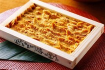 一生に一度は食べてほしい、淡路島“幻の赤うに”解禁。 週間10組限定 由良の赤うにを「一箱丸ごと」味わう特別体験