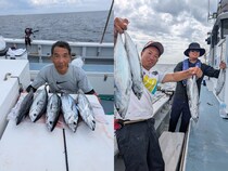 【釣果速報】神奈川県太郎丸でホンガツオが順調にヒット！デカマグロにも遭遇！？高級魚を自分の手で釣り上げに行こう！
