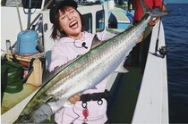 東京湾の人気ルアーゲーム　サワラキャスティングに大興奮