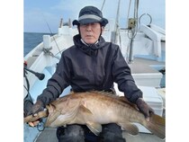 【釣果速報】福岡県明石丸でスペシャルゲストの極太クエキャッチ！あなたも今すぐ自己最高記録を更新しに行こう！