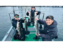 【釣果速報】千葉県TARGETで大人気のシーバス釣行！船長厳選のポイントで全員ヒットの大熱戦！今後も爆釣の予感！