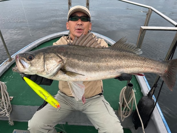 【釣果速報】千葉県TARGETで88cmのランカーシーバスゲット!あなたも今すぐ自己最高記録を更新しに行こう!