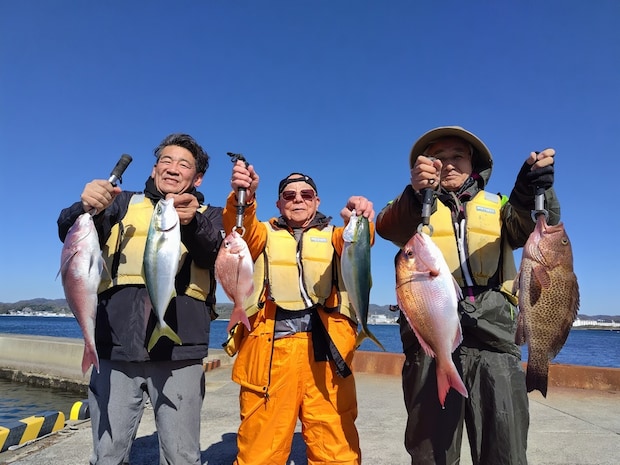 【釣果速報】風にも負けずクーラー満タンにマダイやイナダをゲット！神奈川県はじめ丸で人気魚と出会える冒険へGO！