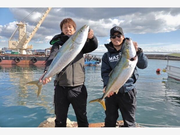 【釣果速報】兵庫県魚英で誰もがうらやむ90cmブリをキャッチ!サワラ・サゴシも好調!あなたも乗船して青物三昧しませんか?