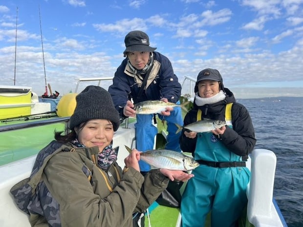 【釣果速報】神奈川県政信丸でカサゴ・クロダイ・マダイGET！アジ竿頭25匹も！幅広で黄色いコロコロしたアジ狙ってみませんか？