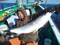 【釣果速報】和歌山県大南荘勝丸で95cｍのブリ、大物ゲット！ヒラメ・ニベも！この勢いに今すぐ乗ろう！